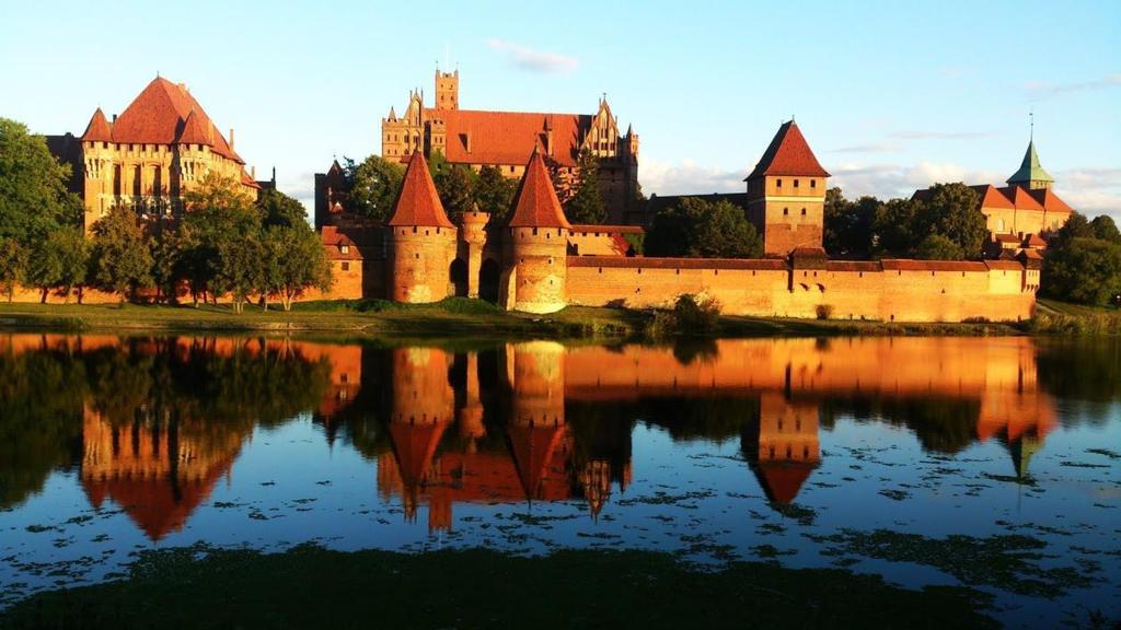 After a snack we will go to the most famous of Polish castles; probably the largest medieval brick castle in the world.