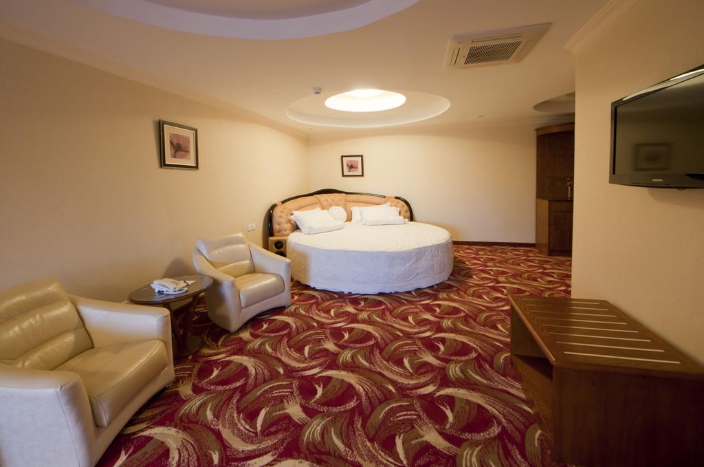 MBALE RESORT HOTEL Boasting an ideal location in the town of Mbale and overlooking the Mount Elgon National Park, the Mbale Resort Hotel is the best base from which to explore this stunning part of