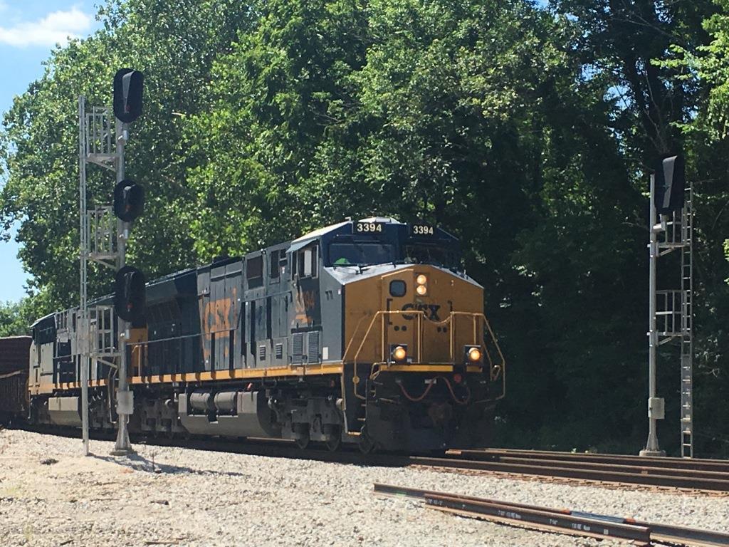 Photos by Bob Dawson TRACKSIDE WITH ERIC WAGGONER Northbound CSX at HK, Anchorage, KY.