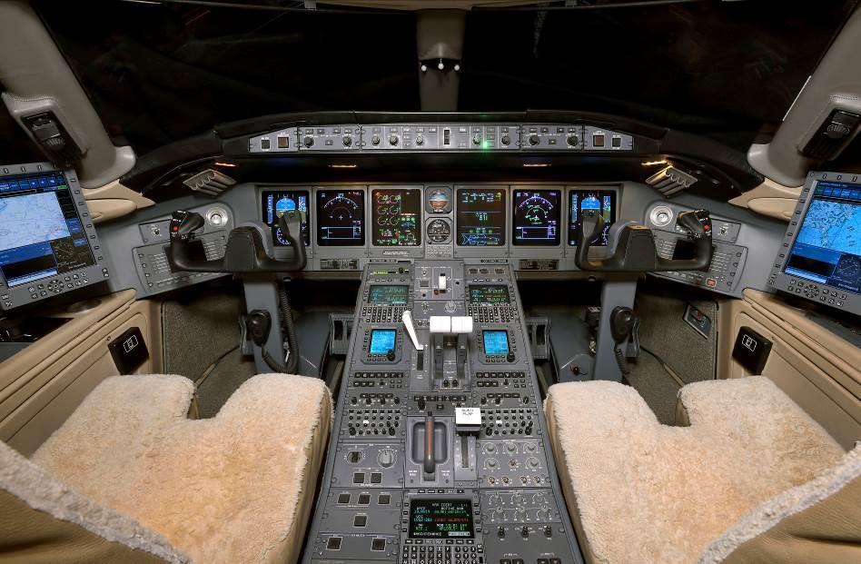 AVIONICS & COCKPIT AVIONICS: Honeywell Primus 2000 XP Avionics Suite AIRCRAFT COMMUNICATION ADDRESSING AND RECORDING SYSTEM: Teledyne ACARS Airborne Data Link AIR DATA COMPUTERS: Triple Honeywell