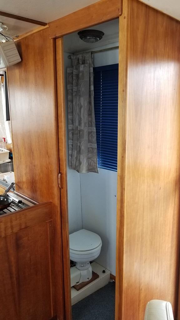 Bar and microwave on starboard