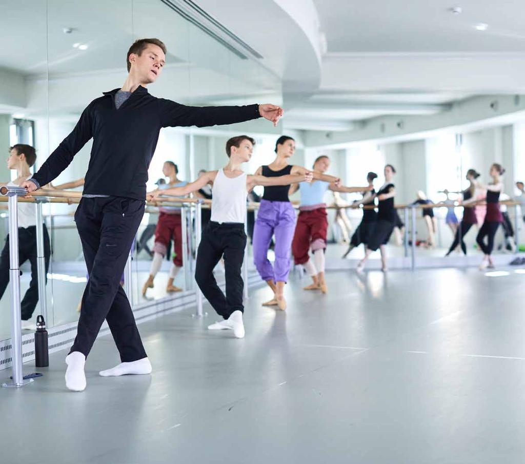 CITY ACTIVITIES FOR GROUPS RAISE THE BARRE Ballet class Learn to pirouette and plié like a prima ballerina in a private ballet class at Context Pro Studio founded by world-famous ballet dancer,