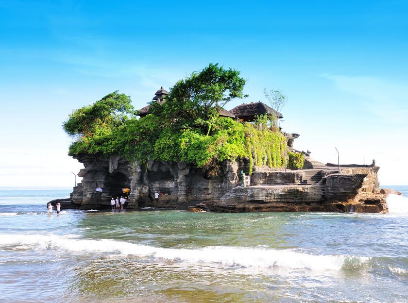 As one of the seven sea temple of Bali, Tanah Lot has been a part of Balinese mythology for centuries.