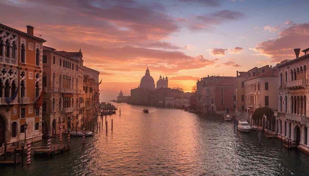 2 VENICE SIGHTSEEING BOAT TOUR 1 Hop on a typical Venetian speedboat and cruise through the Grand Canal and the Venetian lagoon for a child-friendly sightseeing tour you will never forget.