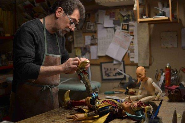 6 AMAZING ARTISANS OF VENICE 5 Take a behind-the-scenes look at 3 amazing traditional artisan workshops in Venice: a gold leaf maker, a traditional printer and a fascinating puppet maker The city of