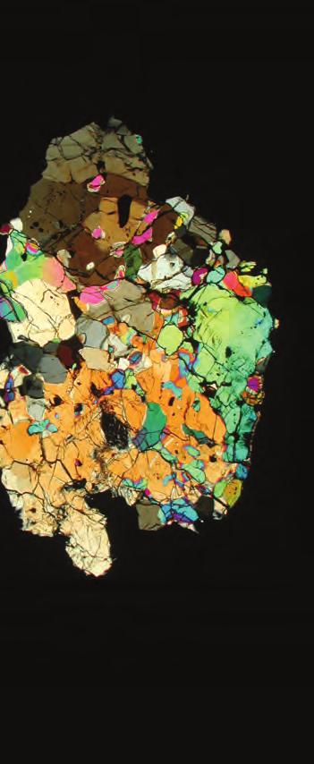 Izvor HED-meteoritov potrjen Naše nebo 473 Slika prikazuje sestavo evkritov, diogenitov in howarditov, posneto skozi polarizacijski mikroskop.