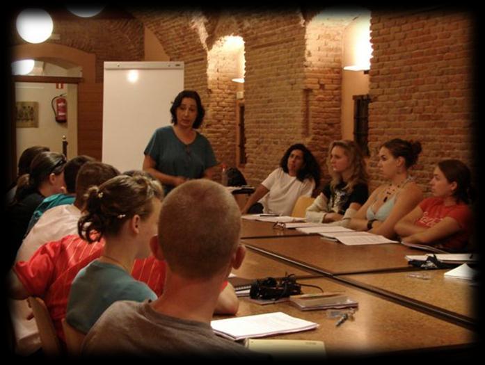 PROGRAM COMPONTENTES Spanish Course The daily two-hour classes are dynamic and interactive and are taught by qualified native teachers in small groups of different levels.