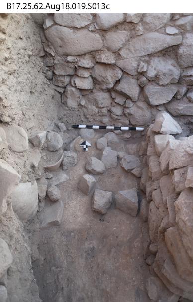 The team tentatively identified a foundation trench that cut through this layer in which the Qasr wall stones were laid at the time of its construction.