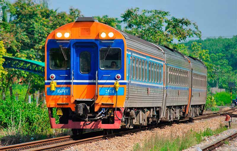 The State Railway of Thailand has undertaken a Happy Toilet program to upgrade the facilities to modern Western standards, however many remain substandard.