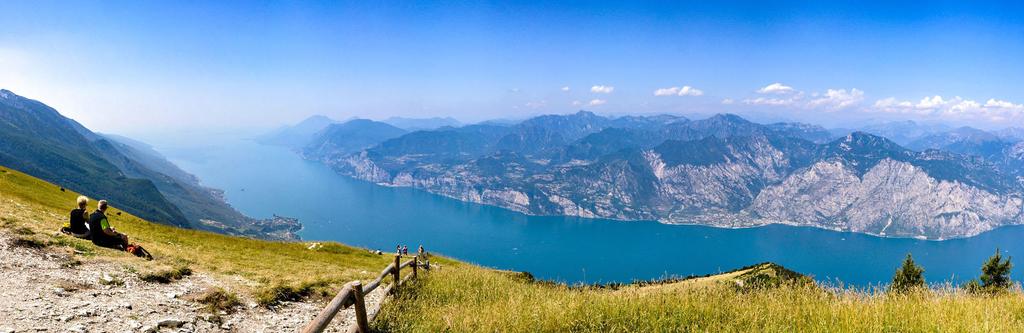 typical hearty dishes of the local cuisine Pedal along the azure waters of Lake Garda and visit the castle of Arco Enjoy riding in pleasant sub-mediterraenean temperatures Cycle through the