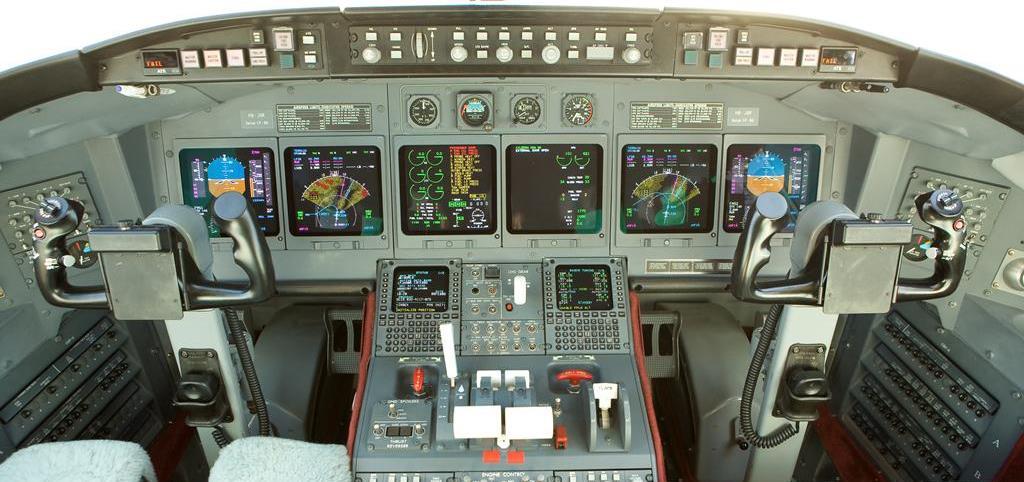 Up Front Electronic Flight instrument and Engine Indication & Crew Alerting System EFIS & EICAS Display 6 Collins EFD-4077 Data Concentrator Unit (DCU) 2 Collins DCU-4002 Display Control Panel 2