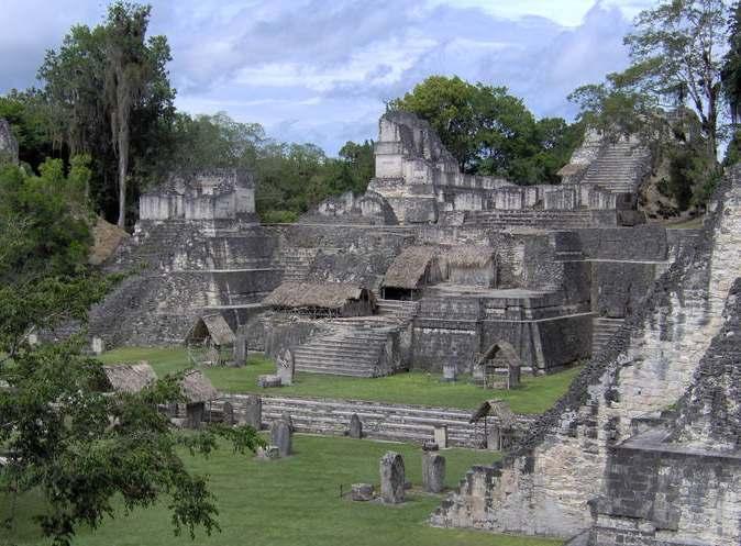 The old part of the city of Flores is located on an island in Lake Peten Itza, It was here, on this island on the shore of Lake Petén Itzá, that the last independent Maya state held out against the
