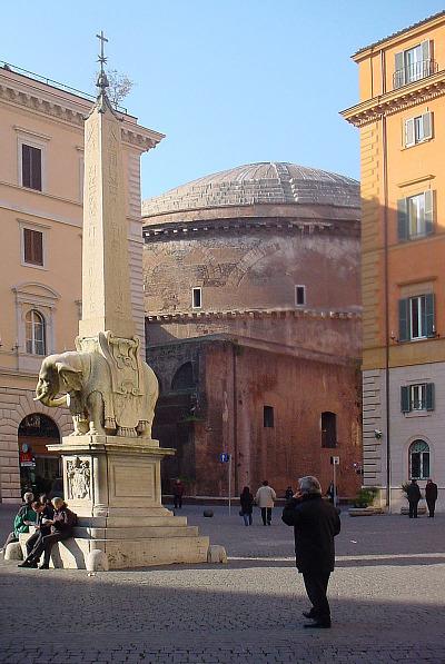 The obelisk is just behind the Pantheon. Many people visit this famous place. It is important to stay with your group. There can be a lot of noise outside the Pantheon.