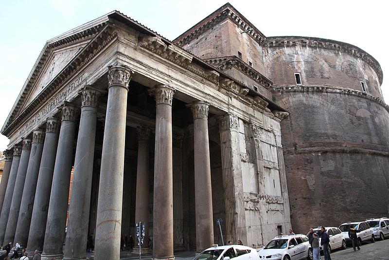 Look! When you leave there is a taxi stand right next to the Pantheon.