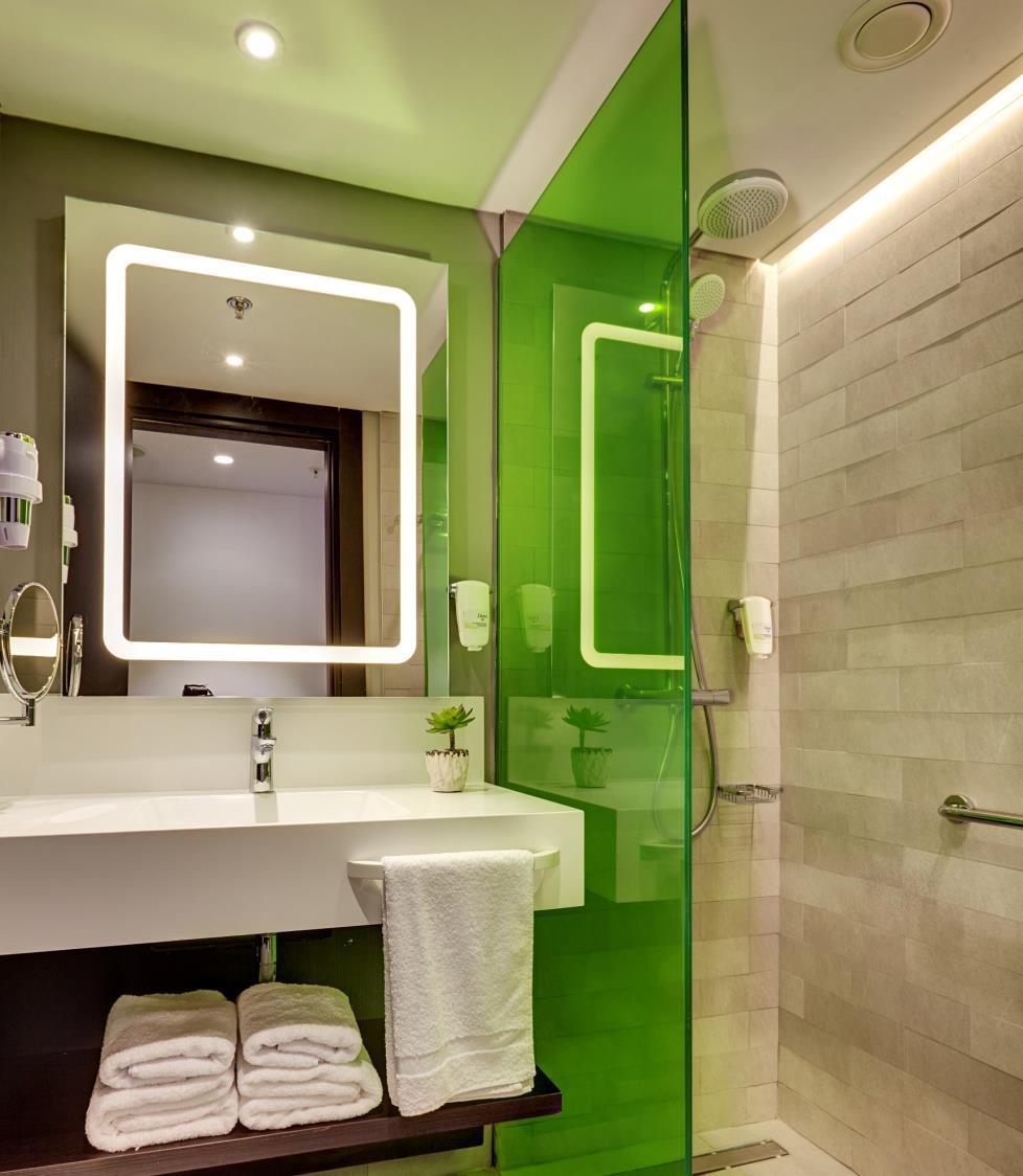 Refreshing experience Bathroom standards that revive our guests in colorful surroundings that lift their mood: Rain shower with separate