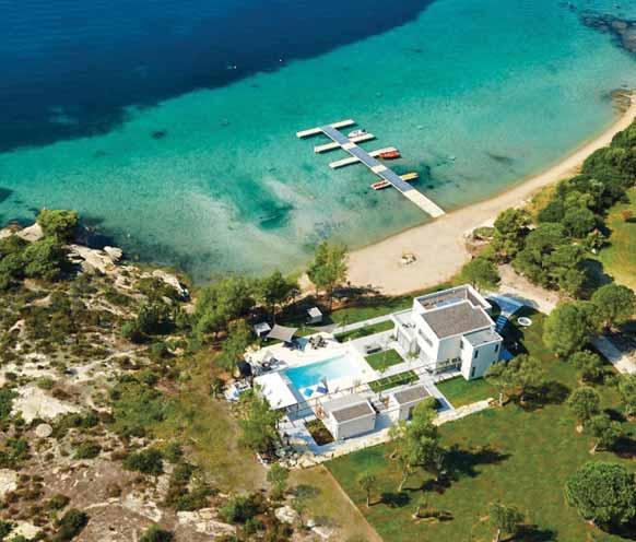 Private island hideaway Welcome to Diaporos Island, your new, secret eco-paradise. Allow yourself to meet its spectacular scenery for the first time.