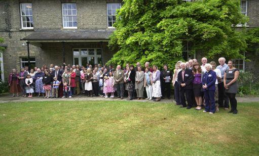 Darwin's Descendants' Family Party Early in June over ninety of Charles Darwin s direct descendants enjoyed a family lunch and garden party. More details will be in the next Darwinian newsletter.