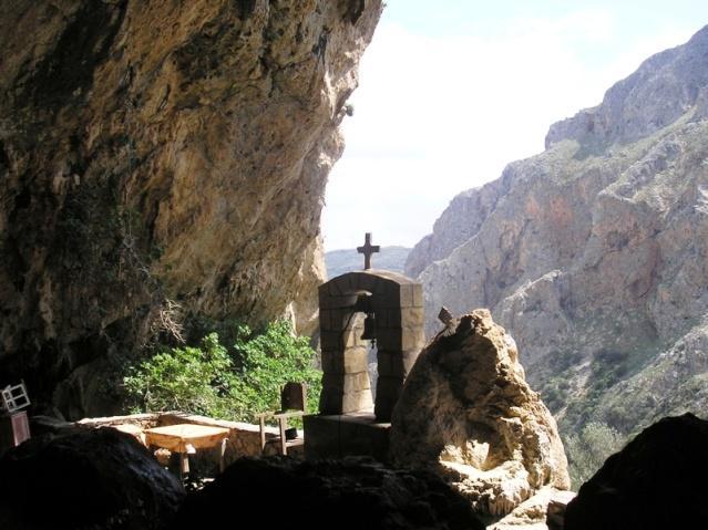 Upon reaching Inachoria you can either visit Elafonissi by bike or leave it for the next day to avoid the return journey. Inachoria is a picturesque group of mountain villages in south-western Crete.