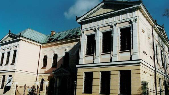 Múzeum s viac ako 500 000 zbierkovými predmetmi sídli v prvej budove SNM z roku 1908, ktorú navrhol Milan Michal Harminc. Múzeum je od júna 2010 pre rekonštrukciu zatvorené.