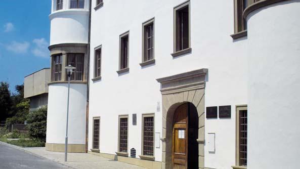 BRATISLAVA BRATISLAVA MÚZEUM KULTÚRY KARPATSKÝCH NEMCOV MUSEUM OF CARPATHIAN GERMAN CULTURE MÚZEUM KULTÚRY MAĎAROV NA SLOVENSKU MUSEUM OF HUNGARIAN CULTURE IN SLOVAKIA Múzeum prezentuje dejiny a
