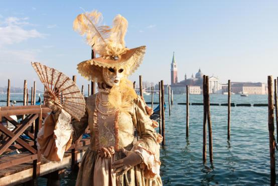 around Venice in your historical costume. This really is a highlight as Venice becomes alive with colour and style as everyone in their masked finery takes to the streets.