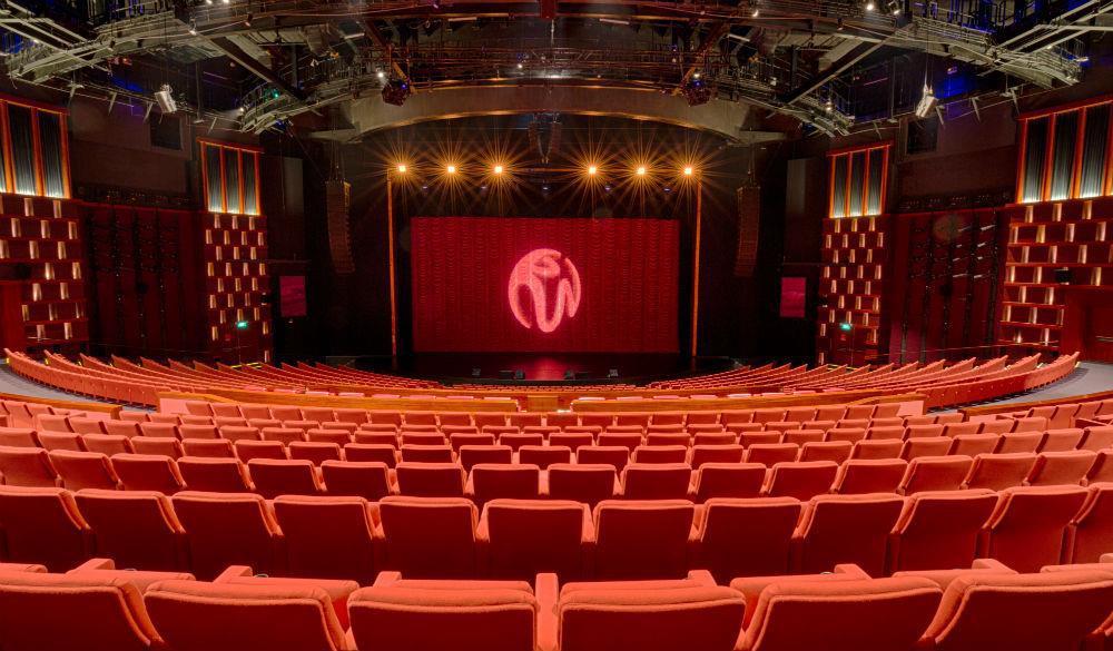 Unconventional Venue Resorts World Theatre Resorts World Theatre provided a luxurious and comfortable experience