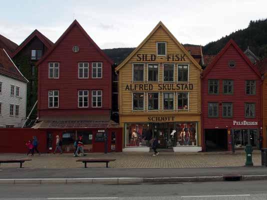 Day 3: Wednesday 24 July Lysefjord cruise and Kjerag hike (The Chockstone) (B, L, D) It s an early start by bus from Stavanger to Lauvvik, to board the ferry at 9 am to Lysebotn (11.30am).