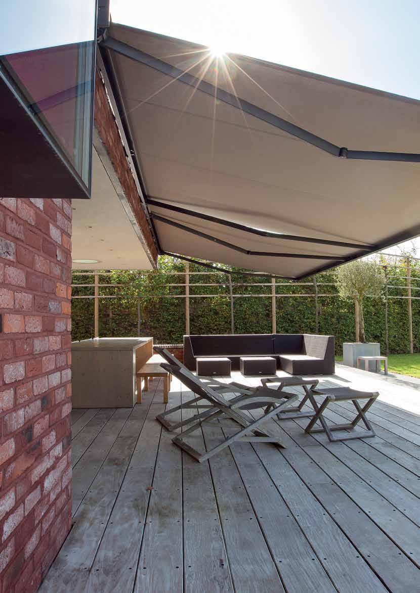 A sleek and stylish design BX270 With led lighting The BX270 awning is a further development of the BX260 model, and a direct hit within this range as it addresses a number of issues.