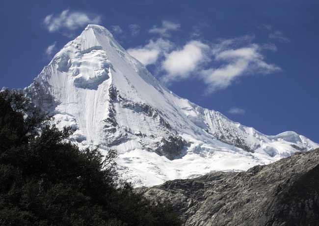 PERUVIAN ANDES ADVENTURES ARTESONRAJU CLIMB 6025m (19767 ft) Grade: D+ to TD/ Technical Routes: The two routes to climb Artesonraju are; *Via the Paron Valley South East Ridge 5 days (option for 6