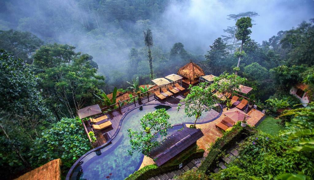 infinity pool. Hanging Gardens... [ read more at https://www.thebalibible.