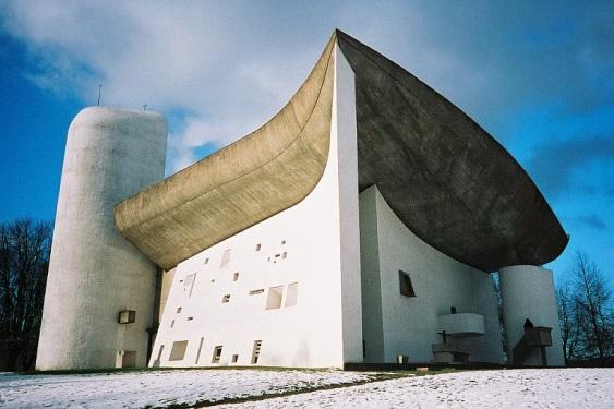 Mynd 4: Ronchamp kapellan í suður Frakklandi eftir Le Corbusier.