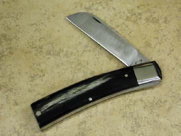 Jeff builds this model as either a single blade gentleman's knife or as the traditional two bladed jack