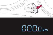 01 44 Instrument tabla Brojač pređenih kilometara Ukupna i dnevno pređena kilometraža prikazuju se tokom trideset sekundi nakon prekida kontakta, prilikom otvaranja vrata vozača, kao i prilikom