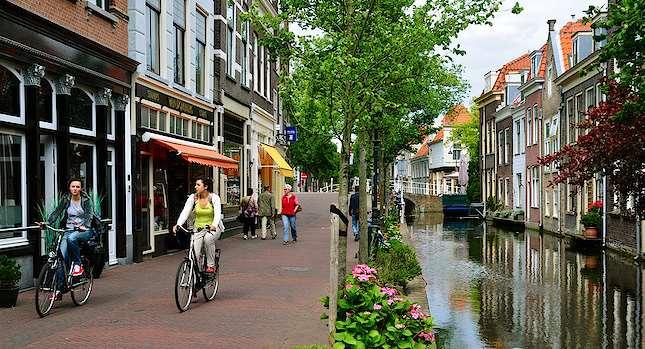 the old yester years when the city was expanding and filled with merchants. Delft retains its historical character with the typical canals.