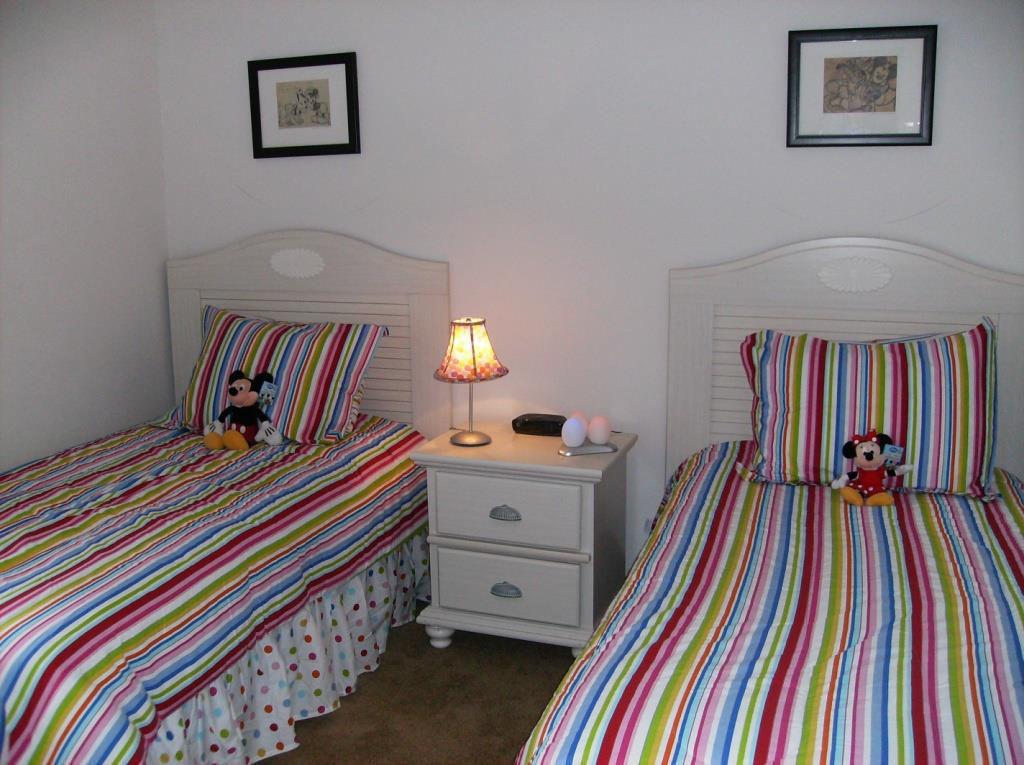 Both twin rooms are tastefully furnished.