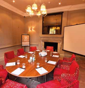 A beautiful suite flooded with natural daylight, the Sienna Room is ideal for boardroom meetings
