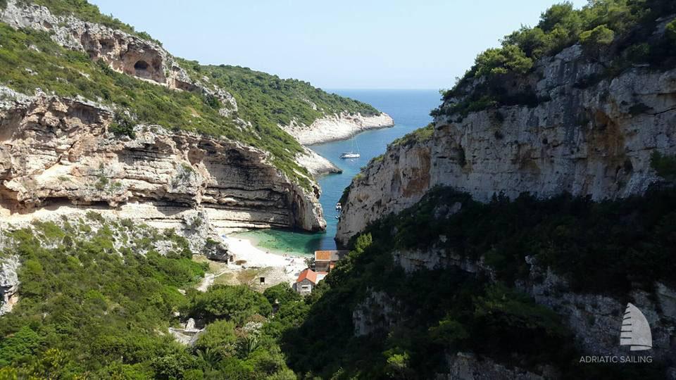 Vis: Head over to Vis, experience pure tranquility and let the stress of a daily life simply dissapear. On the other side of Vis you can visit Komiža.