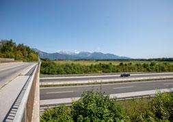 Residential land Britof Kranj LOCATION: Britof, Kranj, Slovenia PURPOSE: Residential Excellent location in Kranj s green suburbs The land plot is well-rounded and level, easily accessible via