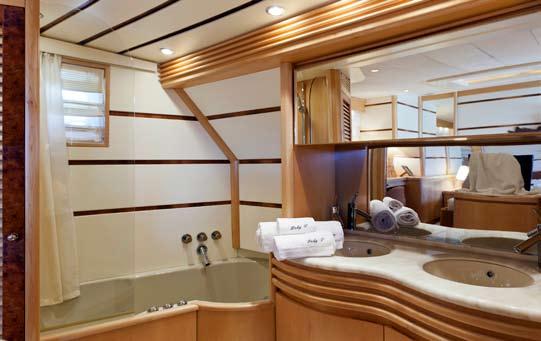 Dreamy and luxurious spacious cabins with every comfort, bathrooms with jacuzzi hydro
