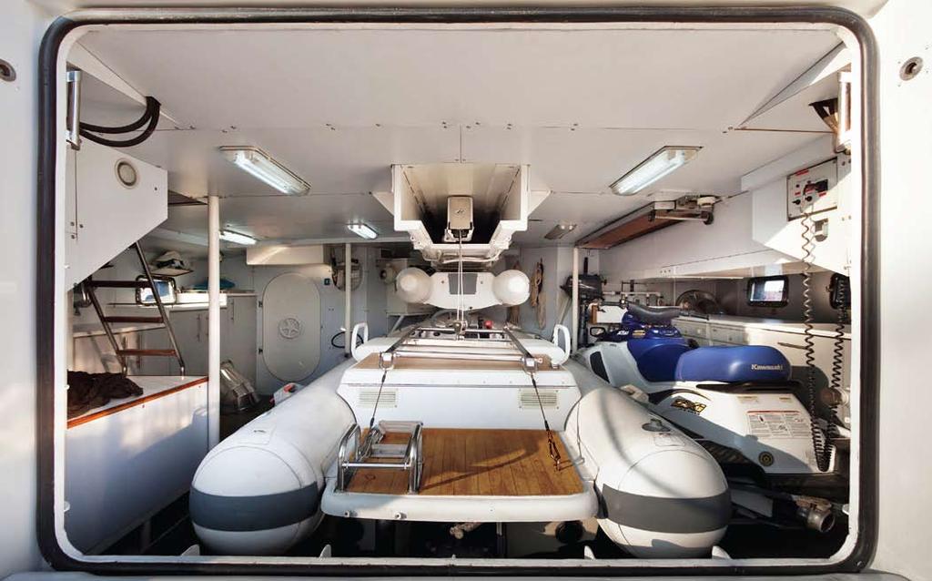 Aft-Deck - Garage For water sport lovers the latest equipment awaits