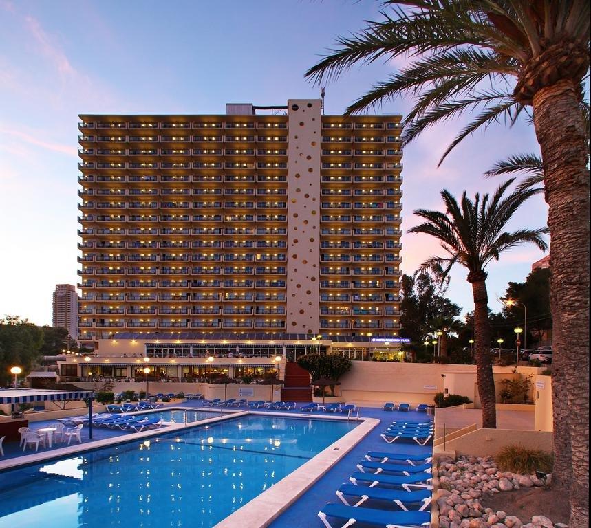 Localizare HOTEL POSEIDON PLAYA: Hotelul se afla la doar 60 de metri de plaja Poniente si la 850 de metri de orasul vechi Benidorm.