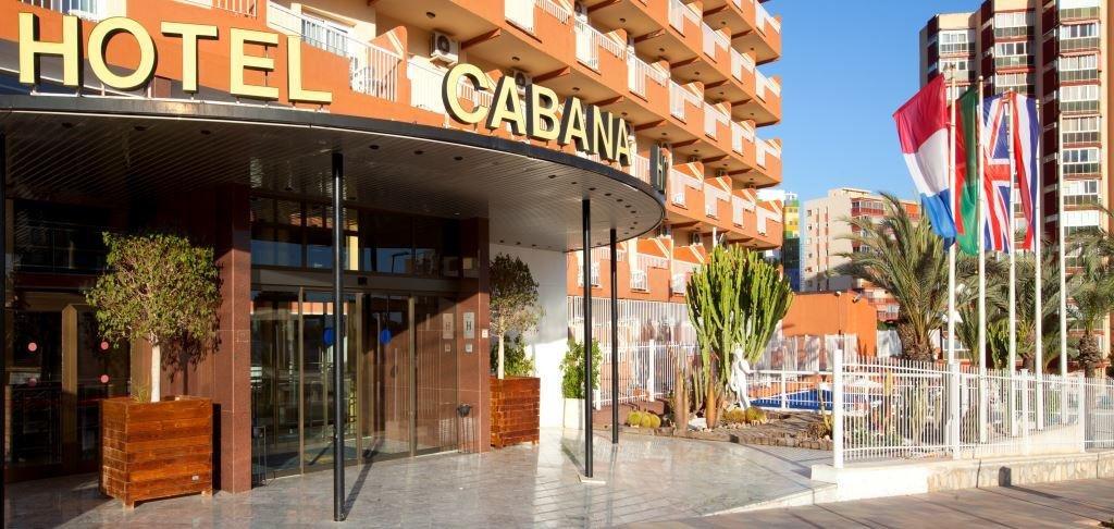 Cabana Hotel, 3 stele - Benidorm Descriere HOTEL CABANA: Hotelul Cabana a fost construit pentru cei care doresc un spatiu unde se pot odihni, dar in acelasi timp se pot bucura de soare si se pot