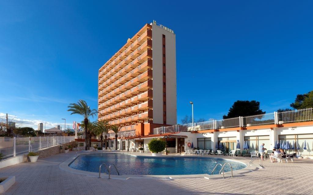Localizare HOTEL CABANA: Hotelul se afla la 700 de metri de plaja Poniente si la 4,5 km de parcul acvatic Aqualandia.