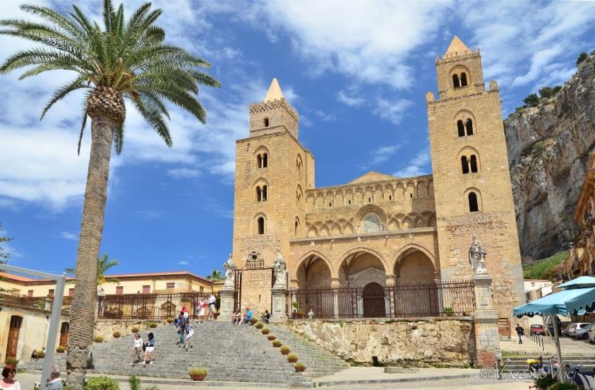 Visit the Cathedral and the downtown of the village. Time at leisure.