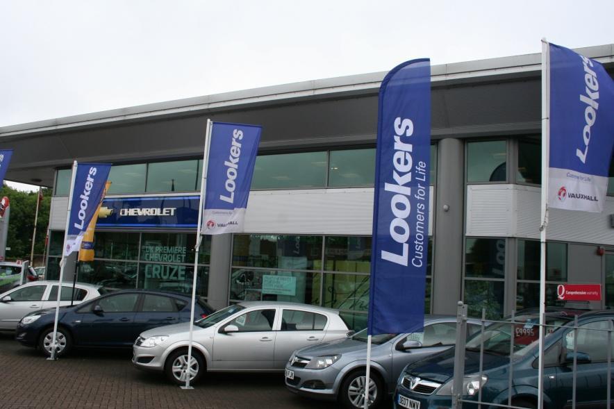 We offer a complete kit, including a robust aluminium pole, banner