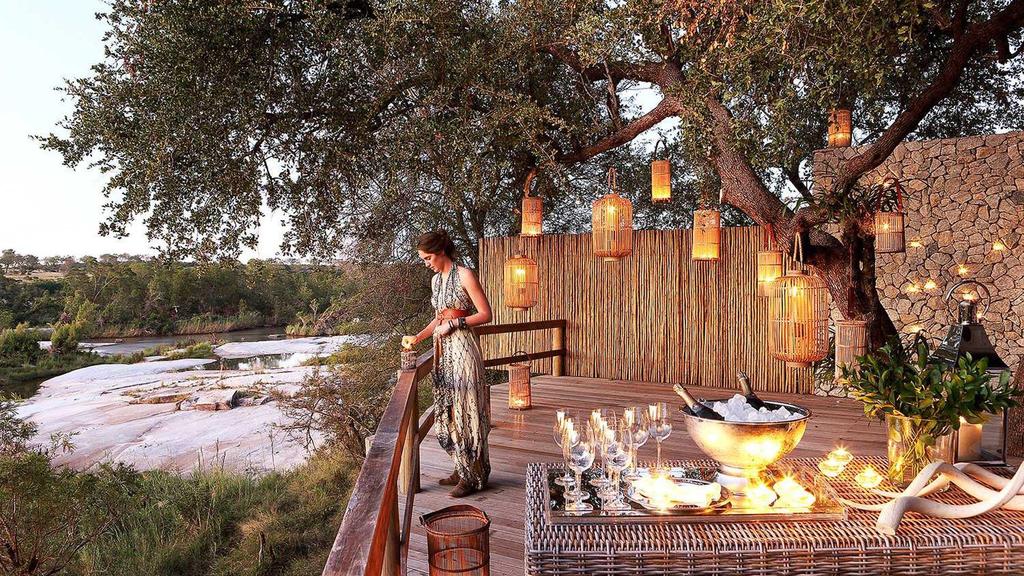 P a g e 3 Day 1: Londolozi Private Granite Suites, Sabi Sand Private Game Reserve Sabi Sand Private Game Reserve Adjacent to the Kruger National Park, the Sabi Sand Private Game Reserve is a private