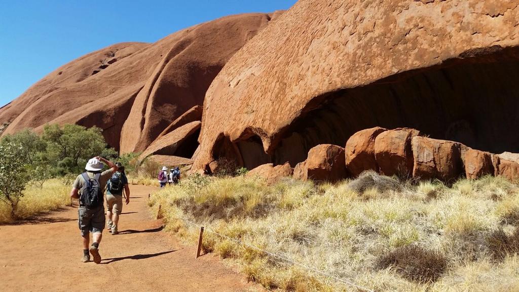 Central Australia Larapinta Trail, Uluru & Kata Tjuta Distance: 90km Duration: 10 Days / 9 Nights Alice Springs departures Level: Medium (Uluru + Kata Tjuta) to Challenging (Larapinta Trail) Have you