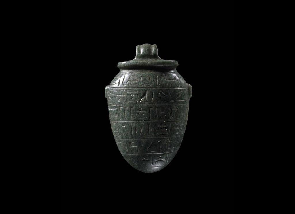 Jastuk Ovaj amulet je najčešće od hematita i u pravilu nema ugraviranih tekstova na njemu.