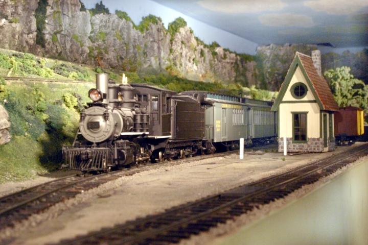 Please contact Harvey McIntyre. Photos from Harvey McIntyre's layout One scene to scales?