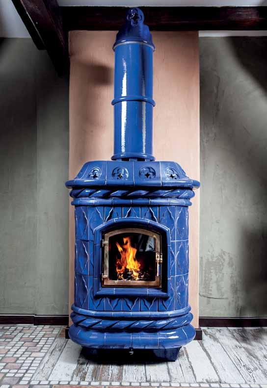 GRAND VICTORIA STOVE This elegant English-style stove is the perfect complement for both historic and modern interiors. Owing to large doors you can fully enjoy the view of the flame.